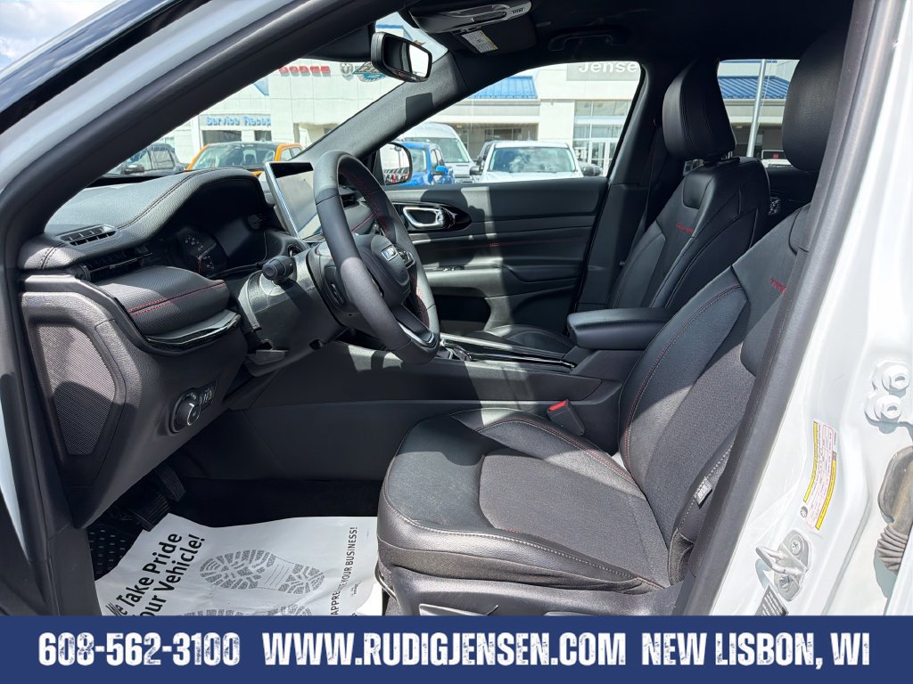 Used 2025 Jeep Compass Trailhawk AWD/4WD image 9