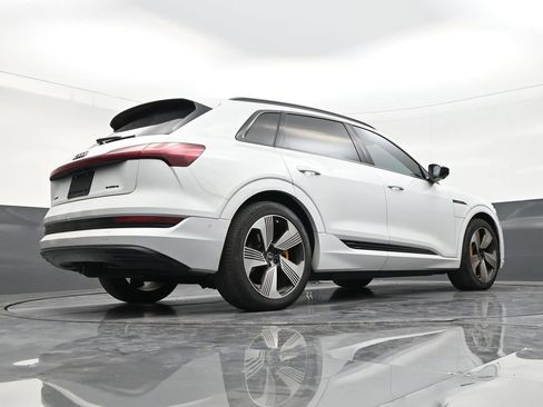Used 2023 Audi e-tron Premium Plus w/ Premium Plus Package image 24