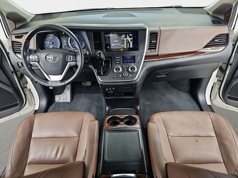 Used 2015 Toyota Sienna Limited Premium FWD image 10