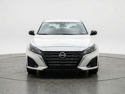 Used 2025 Nissan Altima 2.5 SV image 2