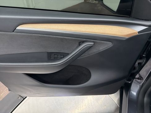 Used 2023 Tesla Model Y 2WD image 17