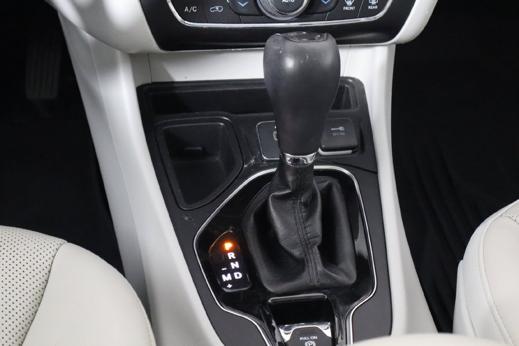 Used 2019 Jeep Cherokee Limited FWD image 30