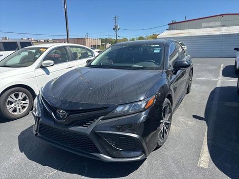 Certified 2022 Toyota Camry SE w/ Convenience Package image 1
