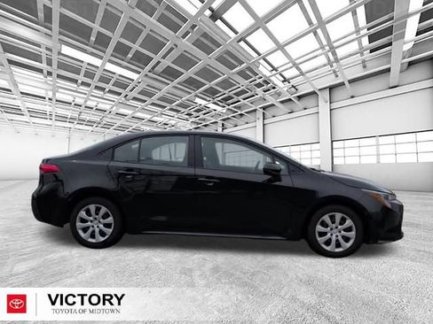 Used 2024 Toyota Corolla LE FWD image 2