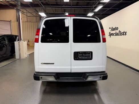 Used 2024 Chevrolet Express 3500 LT w/ LT Preferred Equipment Group RWD image 3