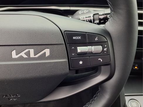 New 2026 Kia Sportage LX FWD image 11