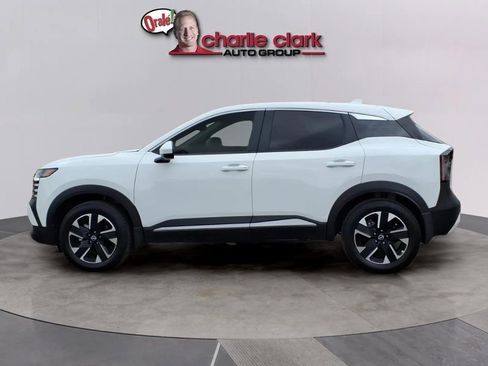 Used 2025 Nissan Kicks SV AWD/4WD image 2