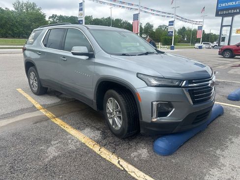 Used 2023 Chevrolet Traverse LT FWD image 3