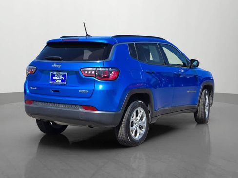 Used 2024 Jeep Compass Latitude AWD/4WD image 6