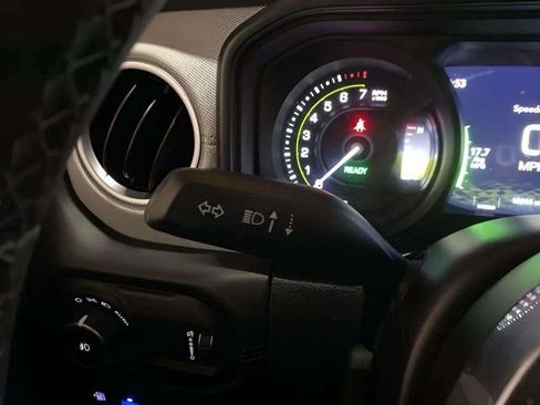 Used 2025 Jeep Wrangler Unlimited Sahara w/ Safety Group AWD/4WD image 43