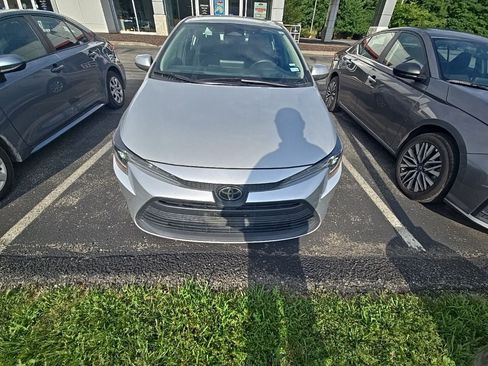 Used 2024 Toyota Corolla LE FWD image 2