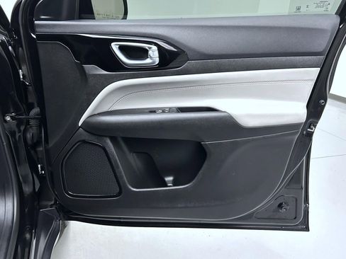 Used 2024 Jeep Compass Limited image 16