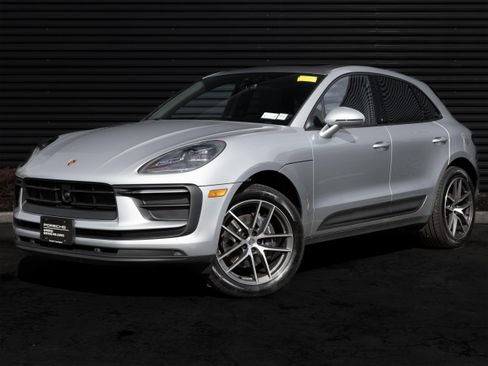 Certified 2025 Porsche Macan image 1