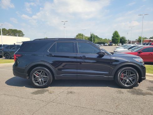 Used 2025 Ford Explorer ST-Line w/ Premium Package RWD image 2