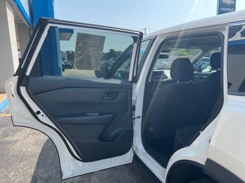 Used 2024 Nissan Rogue S FWD image 10