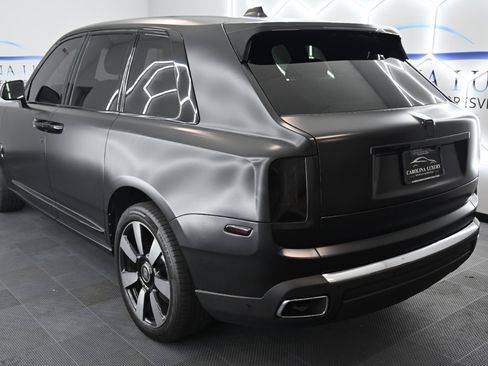 Used 2023 Rolls-Royce Cullinan image 2