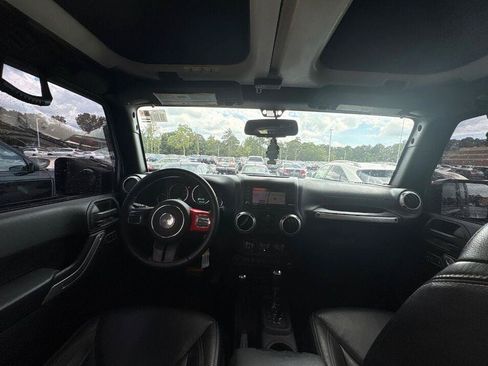 Used 2015 Jeep Wrangler Unlimited Rubicon w/ Max Tow Package AWD/4WD image 7