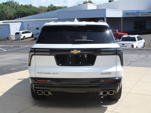 Certified 2025 Chevrolet Traverse High Country w/ LPO, Floor Liner Package AWD/4WD image 8