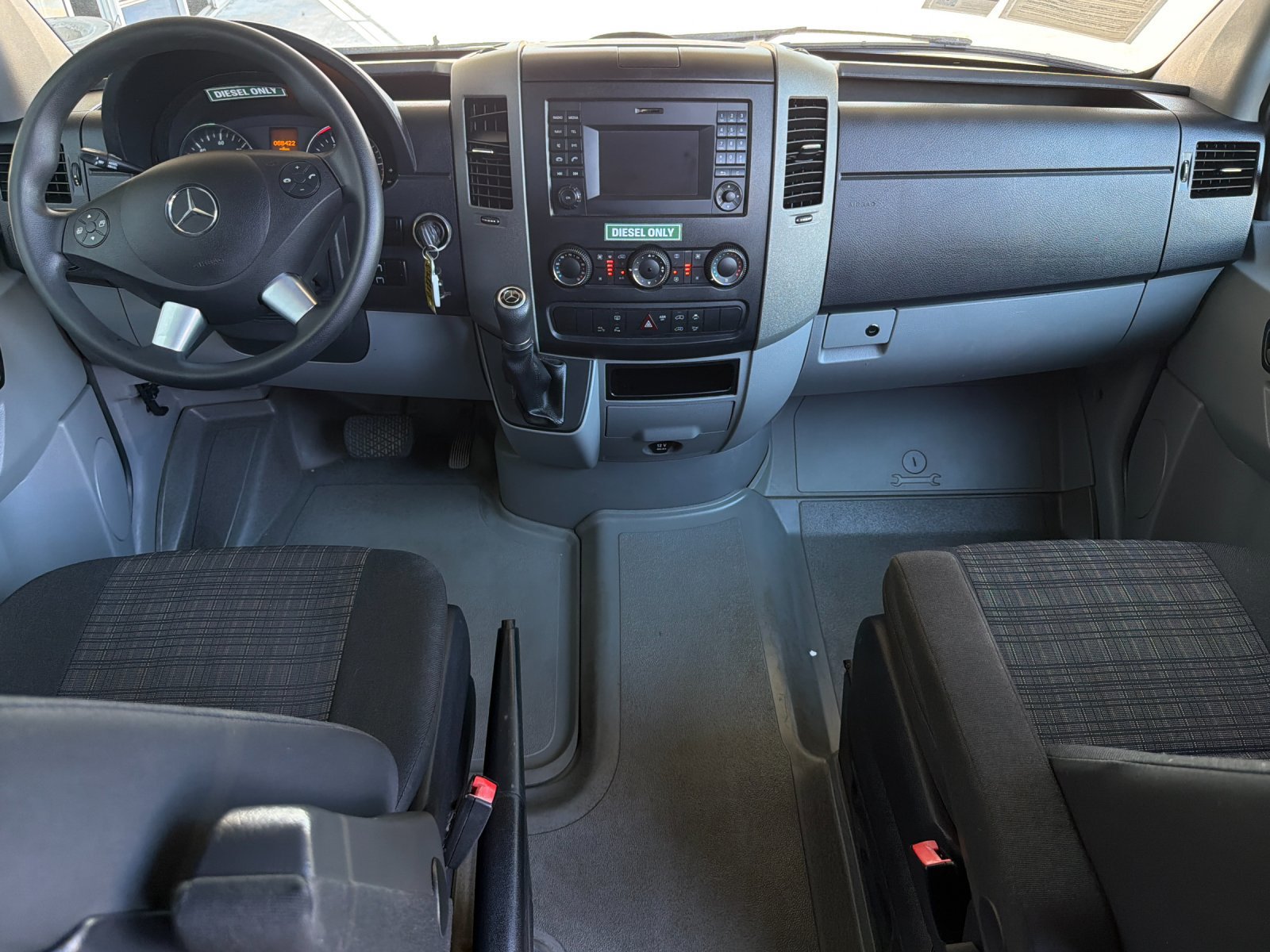 Used 2015 Mercedes-Benz Sprinter 2500 image 12