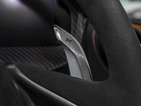 Used 2024 McLaren 750S Spider RWD image 32