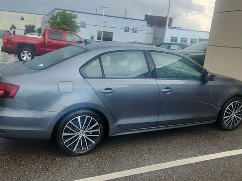Used 2016 Volkswagen Jetta Sport FWD image 4