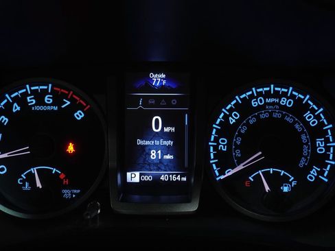 Used 2020 Toyota Tacoma TRD Off-Road w/ Technology Package AWD/4WD image 24