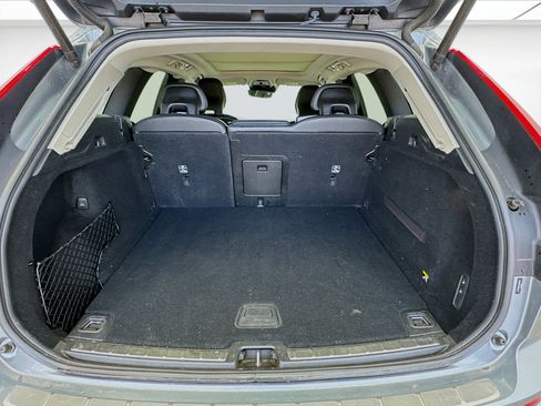 Used 2019 Volvo XC60 T5 Momentum w/ Premium Package AWD/4WD image 17