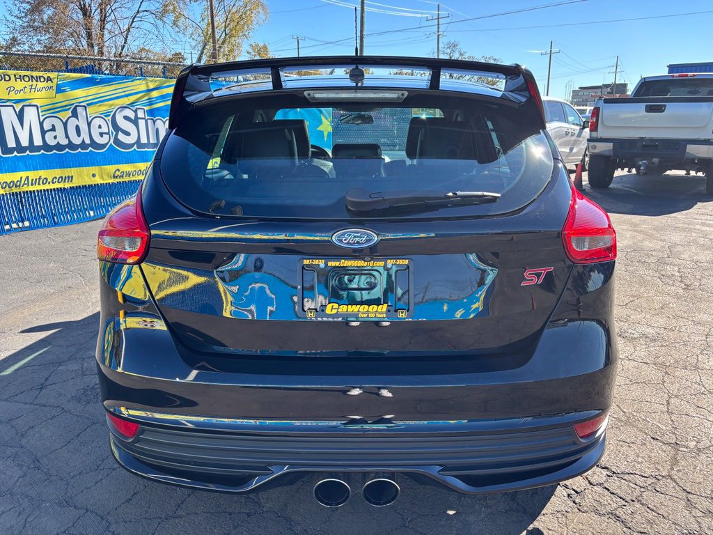 Used 2018 Ford Focus ST w/ Equipment Group 401A FWD image 3