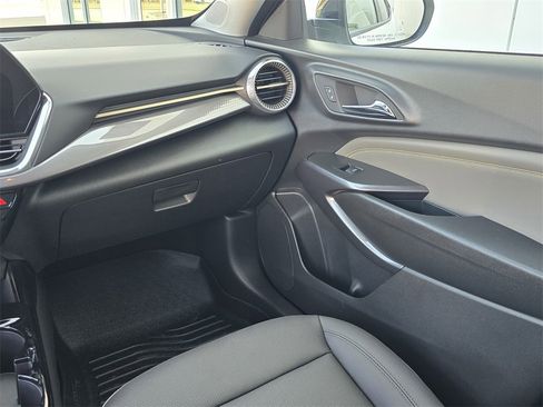 Used 2025 Chevrolet Trax ACTIV w/ Driver Confidence Package image 18