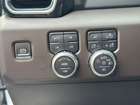 Used 2022 GMC Sierra 1500 Denali AWD/4WD image 19