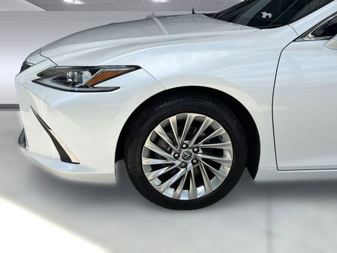 Used 2021 Lexus ES 300h w/ Accessory Package FWD image 11