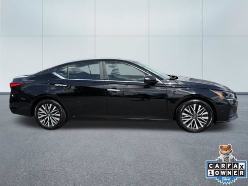 Used 2025 Nissan Altima 2.5 SV FWD image 2