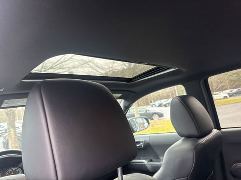 Used 2019 Toyota Tacoma TRD Off-Road image 10