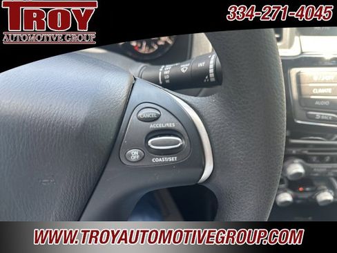 Used 2020 Nissan Pathfinder S image 27