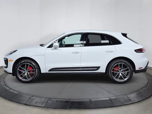 Certified 2023 Porsche Macan AWD/4WD image 2