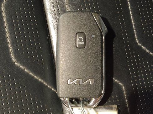 Used 2022 Kia Telluride SX w/ SX Prestige Package image 32