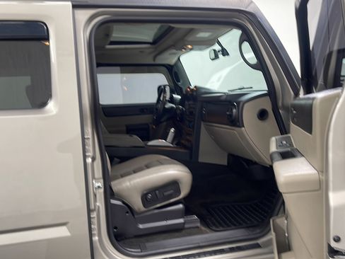 Used 2005 HUMMER H2 SUT w/ Preferred Equipment Group AWD/4WD image 20