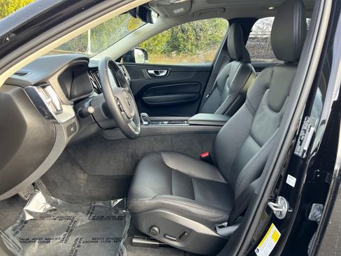 Used 2025 Volvo XC60 B5 Plus image 19