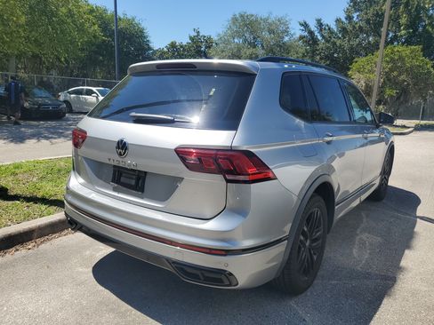 Used 2022 Volkswagen Tiguan SE R-Line FWD image 6