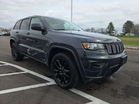 Used 2018 Jeep Grand Cherokee Altitude image 1