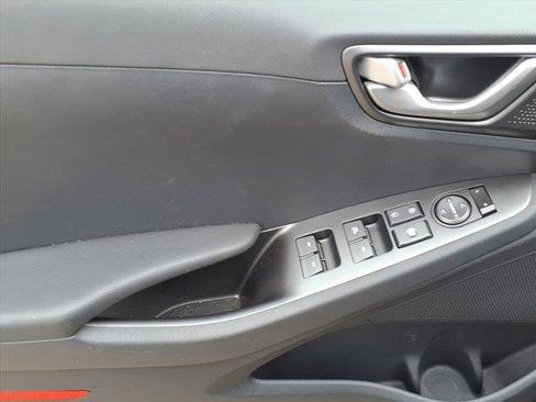 Used 2020 Hyundai Ioniq SE image 16