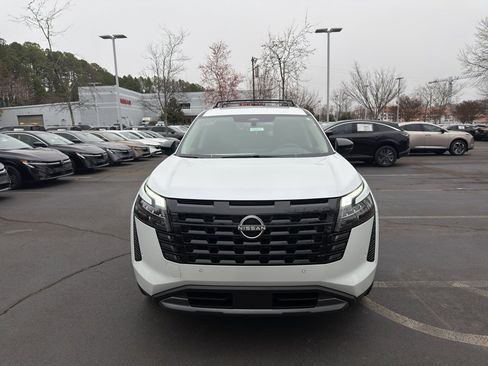 New 2026 Nissan Pathfinder Platinum image 2