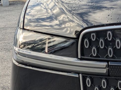 Used 2025 Lincoln Navigator Reserve image 10