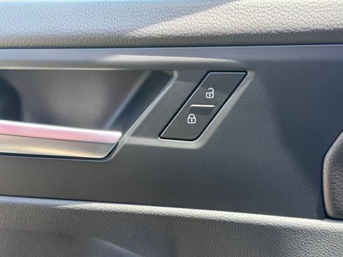 Used 2025 Volkswagen Jetta SE FWD image 19