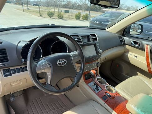 Used 2010 Toyota Highlander Limited image 9