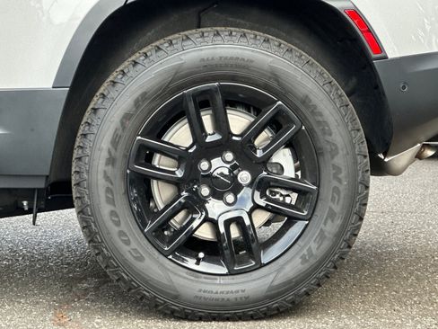 New 2026 Land Rover Defender 110 S image 13