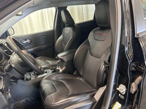 Used 2022 Jeep Cherokee Trailhawk w/ Premium Leather Package AWD/4WD image 4