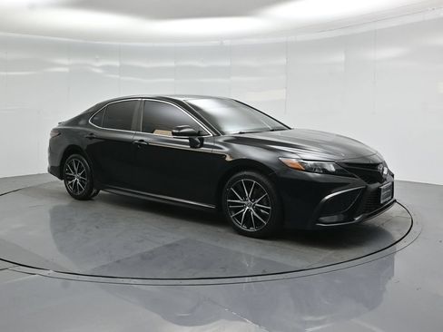 Used 2022 Toyota Camry SE FWD image 22