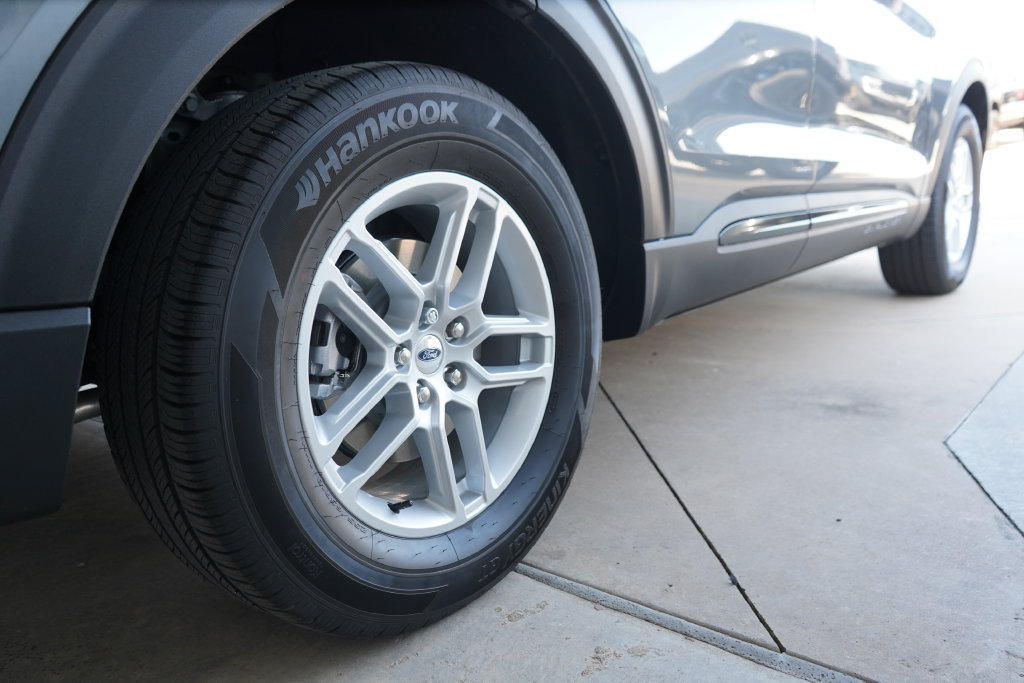 New 2026 Ford Explorer Active RWD image 9