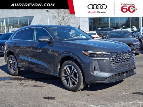 Used 2025 Audi Q5 Premium w/ Convenience Package image 1